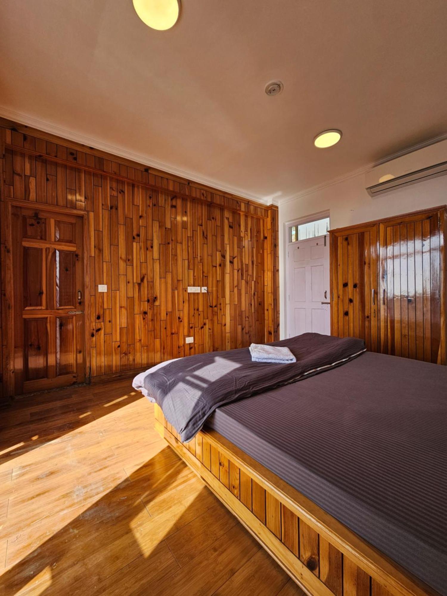 Young Monk Hostel & Cafe Dharamkot McLeod Ganj Exterior photo