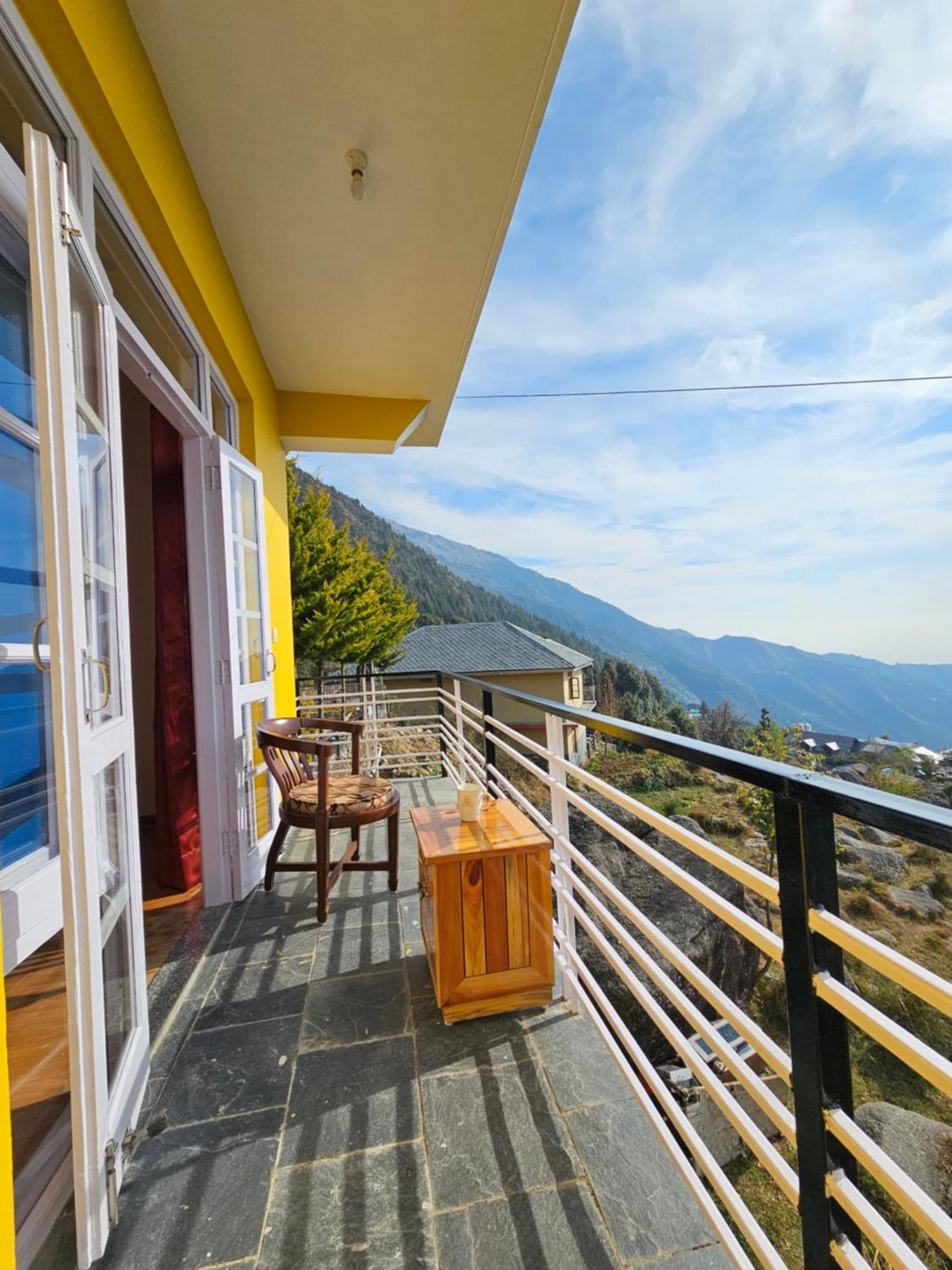 Young Monk Hostel & Cafe Dharamkot McLeod Ganj Exterior photo