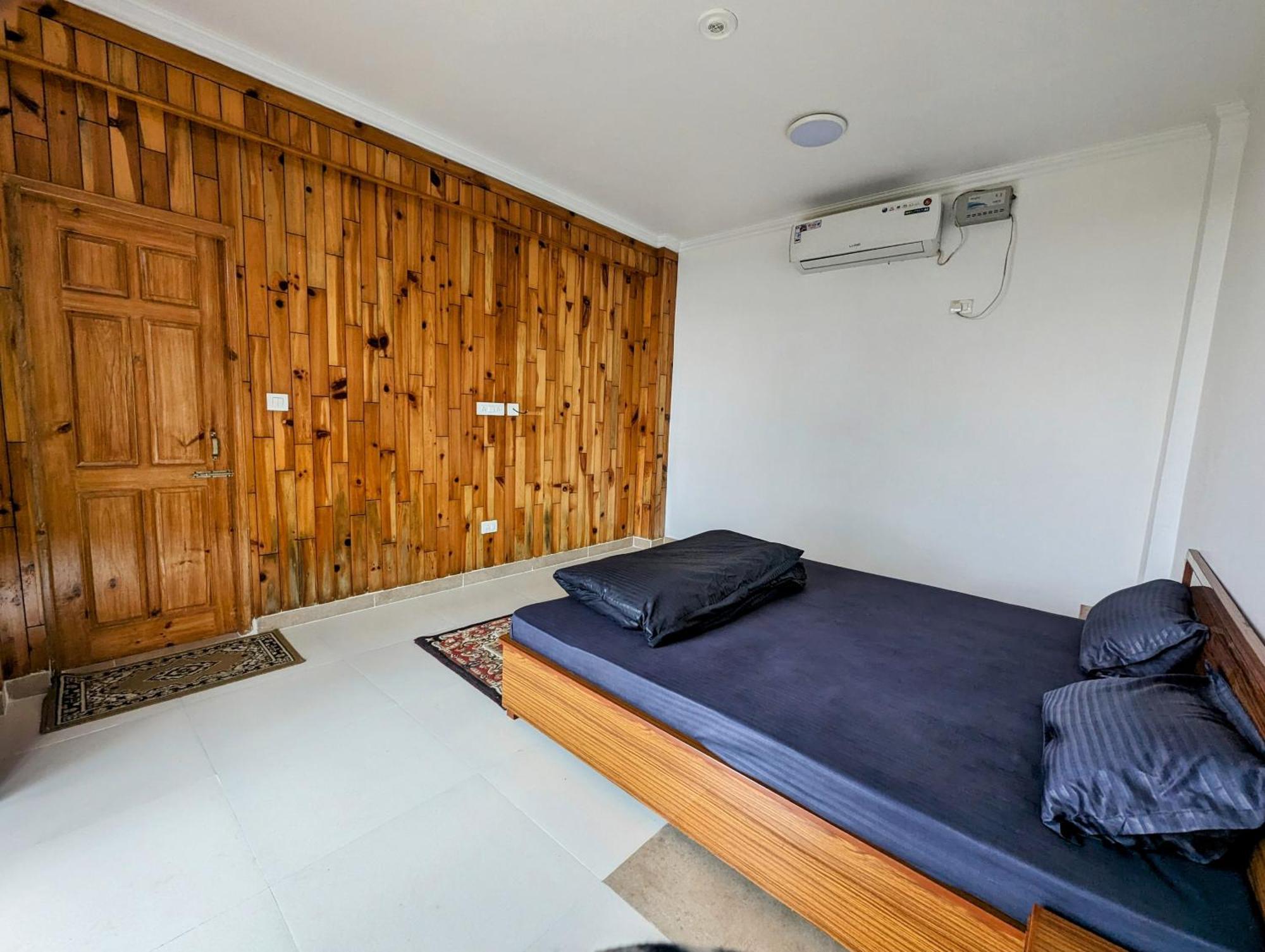 Young Monk Hostel & Cafe Dharamkot McLeod Ganj Exterior photo